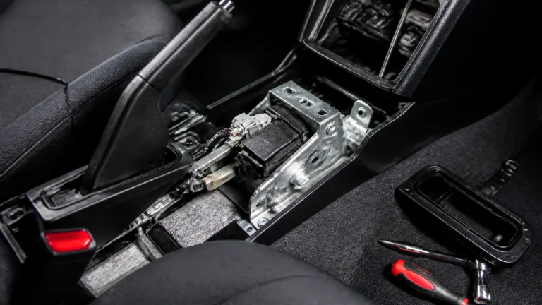 egy elektromos kézifék javítása ára